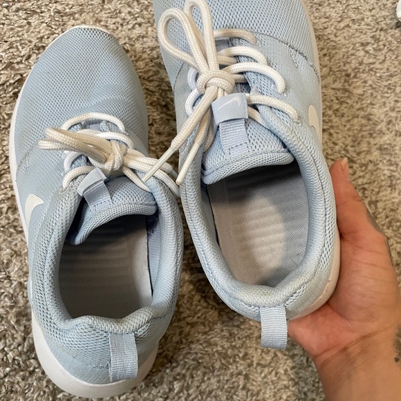 Nike | Women’s Roshe One - Picture 6 of 7